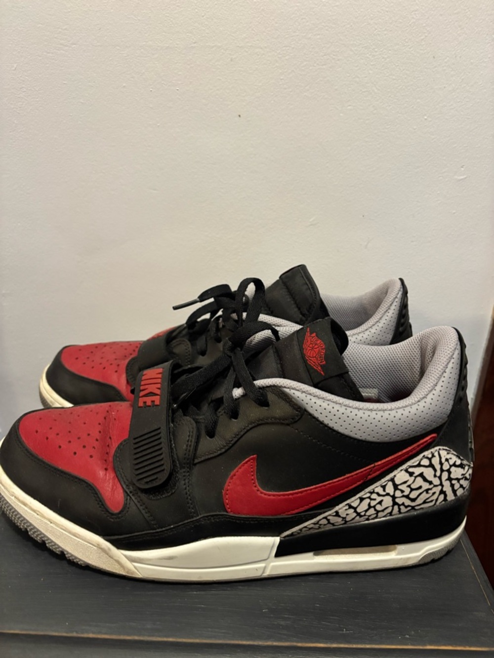 Nike Black & Red Men's Low-Top Sneakers with Elephant Print Heel
